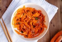 Вірусний морквяний салат-стрічечка: рецепт 2025 року, який усім подобається