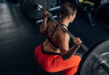 Приседания со штангой на спине: Полное руководство по лучшему упражнению для нижней части тела