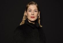 Розамунд Пайк і син Атом виглядають разюче схожими в рідкісних публічних появах