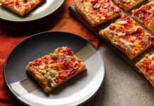 Пиріг із листкового тіста з вершковим сиром і перцевим джемом: південний класичний рецепт у новому виконанні