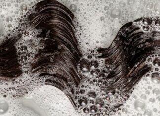 Шампуні та Попередня Обробка Волосся: Повне Посібник з Переваг, Ризиків та Застосування