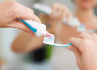 Фторвмісна зубна паста: що стоматологи хочуть, щоб ви знали