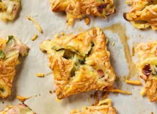 Пиріжки з Шинкою та Сиром: Ідеальне Доповнення до Бранча