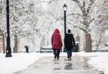 Ходіть Як Пінгвін: Дивно Ефективний Спосіб Уникнути Ковзань Зимою