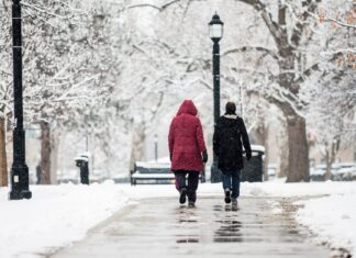 Ходіть Як Пінгвін: Дивно Ефективний Спосіб Уникнути Ковзань Зимою