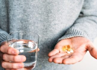 Нове дослідження виявило зв’язок між низьким рівнем цього 1 вітаміну та деменцією — і 60% людей у світі відчувають його дефіцит