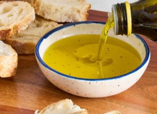 Чому це відзначене нагородами італійське оливкове масло – незамінний кулінарний інструмент