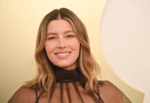 Джессіка Біл благає шанувальників припинити цю тенденцію, яка змушує батьків «лякати» своїх дітей