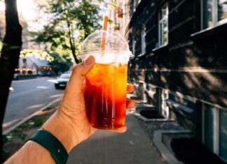 Чому вашу домашню айс-каву жахливий (і як це виправити) ☕🧊