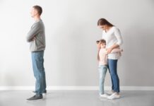 Почему ваш ребенок может предпочитать одного из родителей (и почему это нормально)